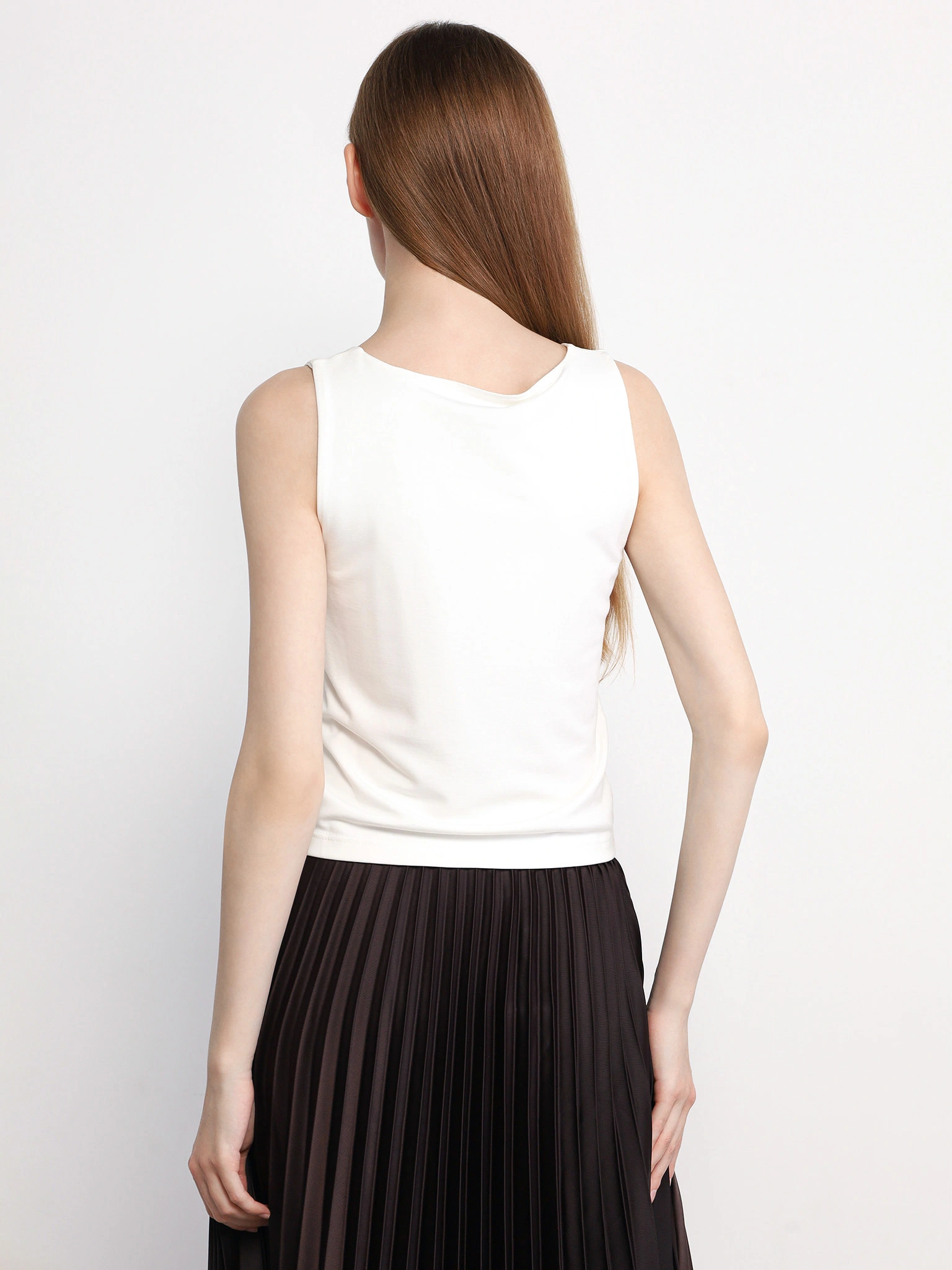 Майка белого цвета прямого кроя